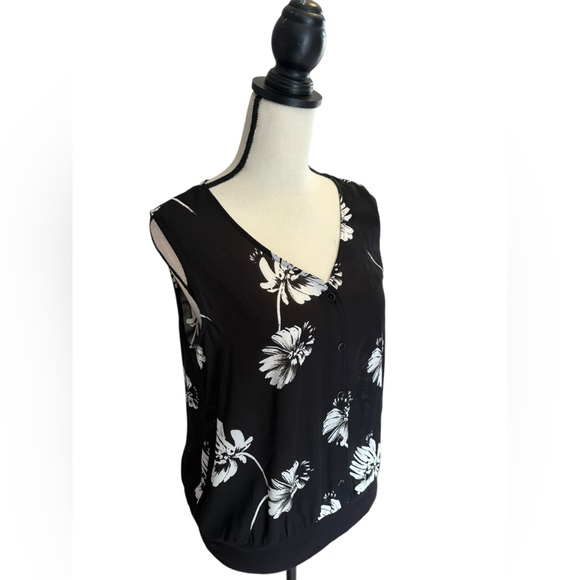 EUC CABi Floral Black and White Women's Top Size S - Picture 5 of 9